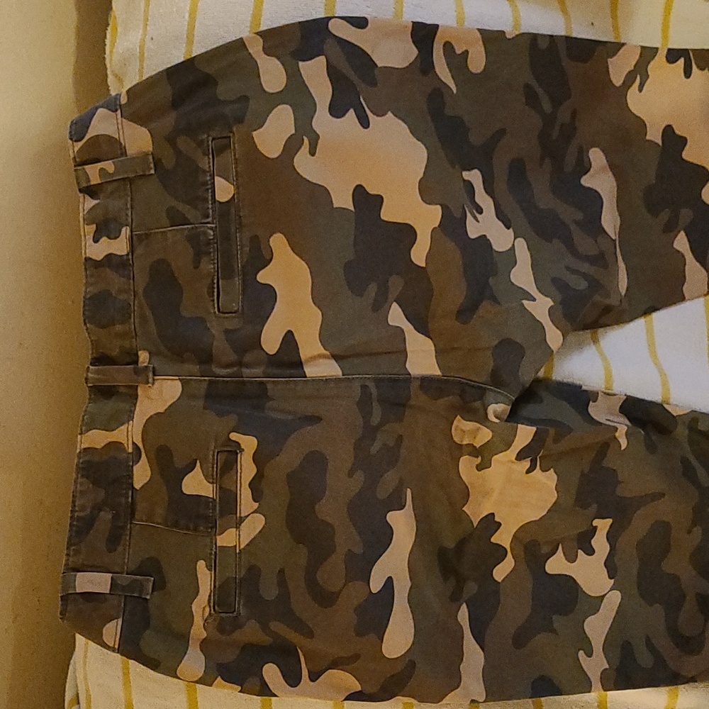 Ladies pants đ - Picture 4 of 6